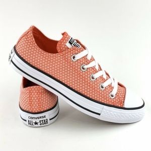 Textured low top converse